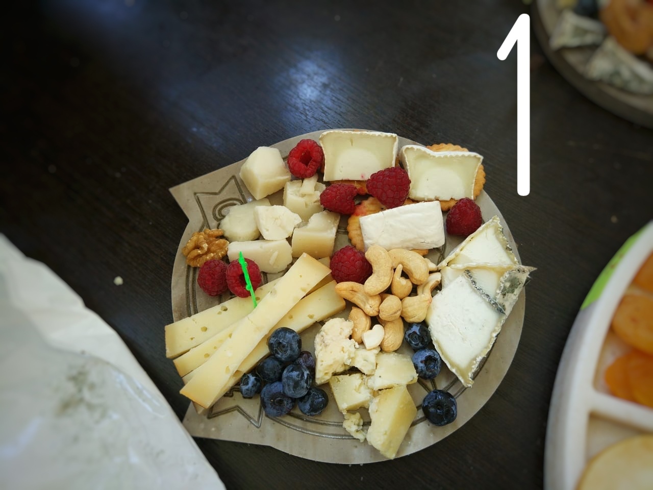 Сегодня Сырный сомелье вел мастер-класс по сырной тарелке на гастро-фестивале «О, да! Еда!»