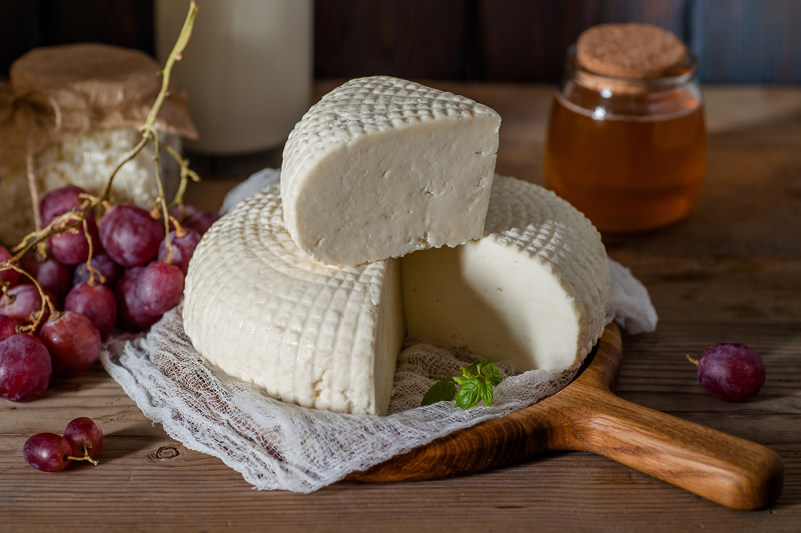 Секреты адыгейского сыра: гастрономическое наследие Кавказа.