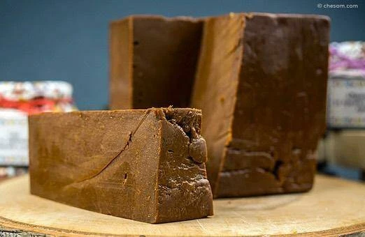 Сегодня обсудим необычный, запоминающийся и сладенький сыр Брюност