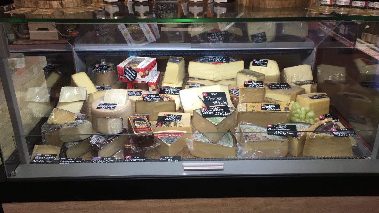 Наши витрины сегодня. Ждем вас любители сыра.