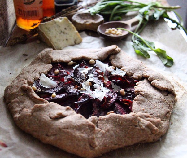 Ржаная галета с козьим сыром