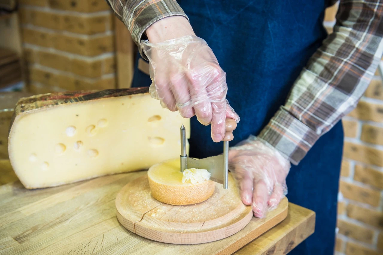 Вакансия в сырных лавках