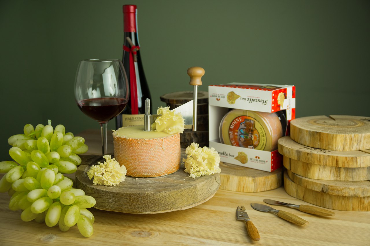 Набор сыр Тет де Муан и Жироль