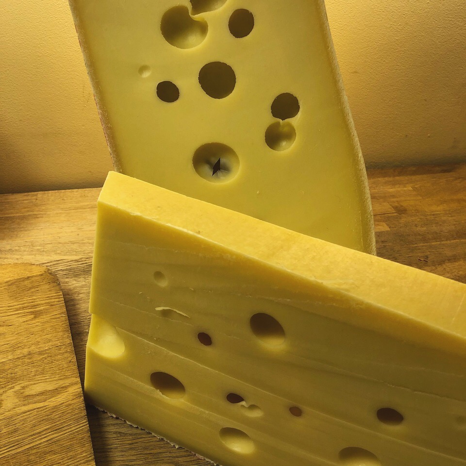 Сыр Эмменталь