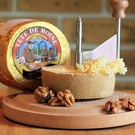 жемчужина швейцарского сыроделия - сыр Тет де Муан