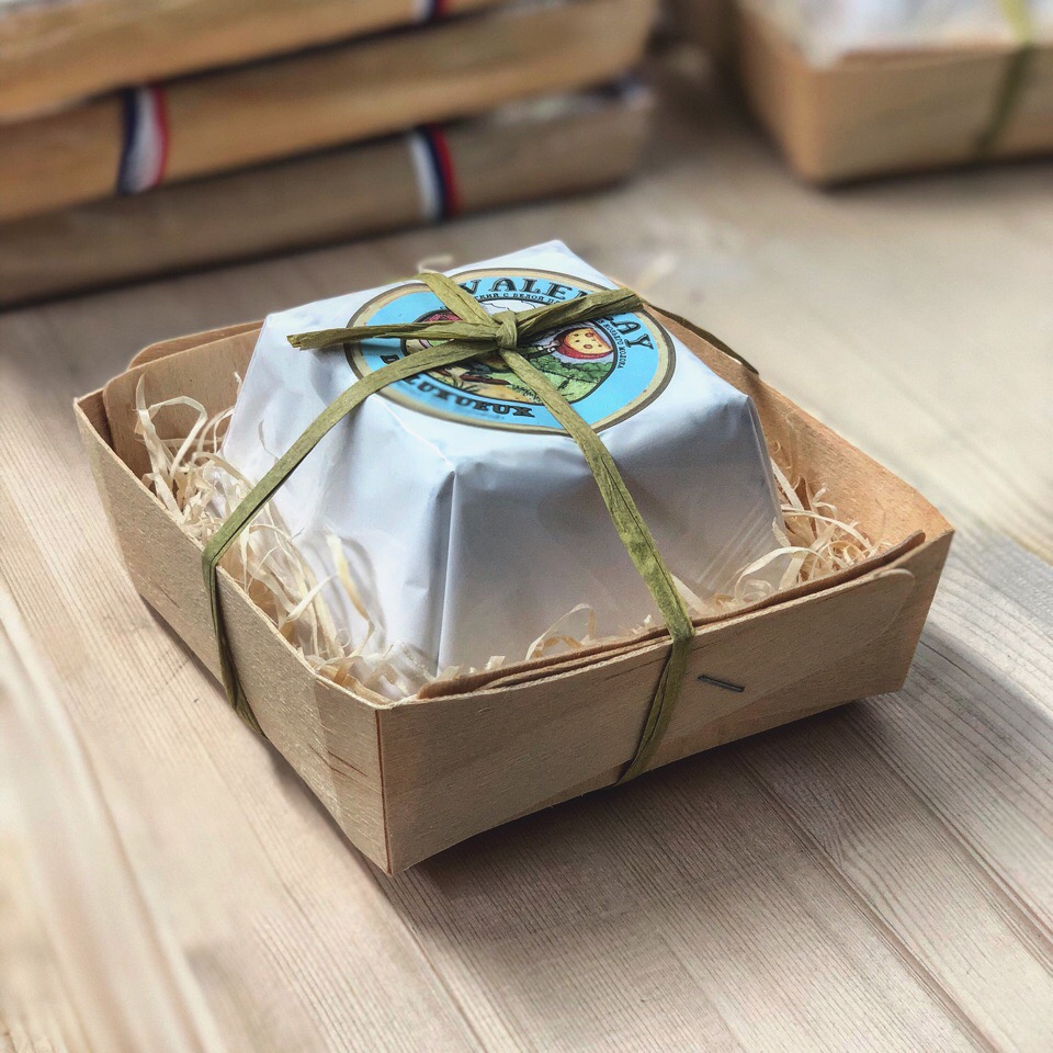 Валансе - мягкий текучий сыр с белой плесенью