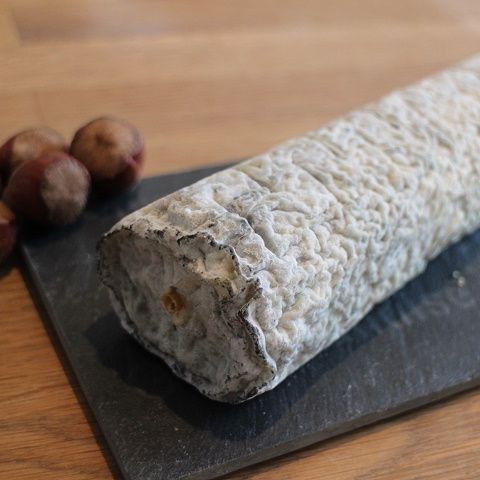 Покупал у вас в лавке сыр с золой, зачем эта зола и откуда она берется?