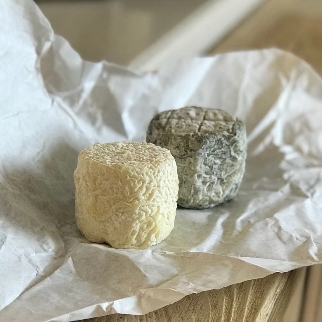 К нам на прилавок, наконец-то, вернулись самые вкусные козьи сыры России.