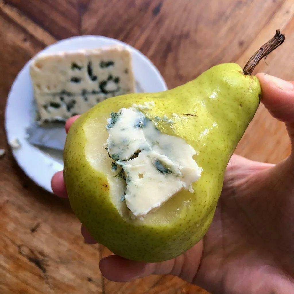 Горгонзола и груша - это наверное лучший вариант бутерброда.