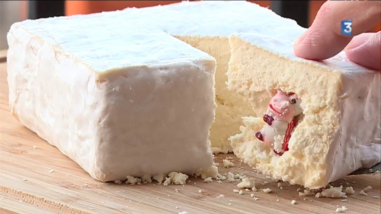 Вот, что будет, если бы киндер сюрпризы были из сыра :)