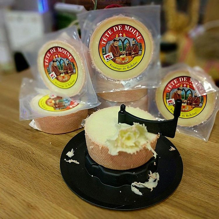 Тет де Муан - наверное, самый необычный швейцарский сыр