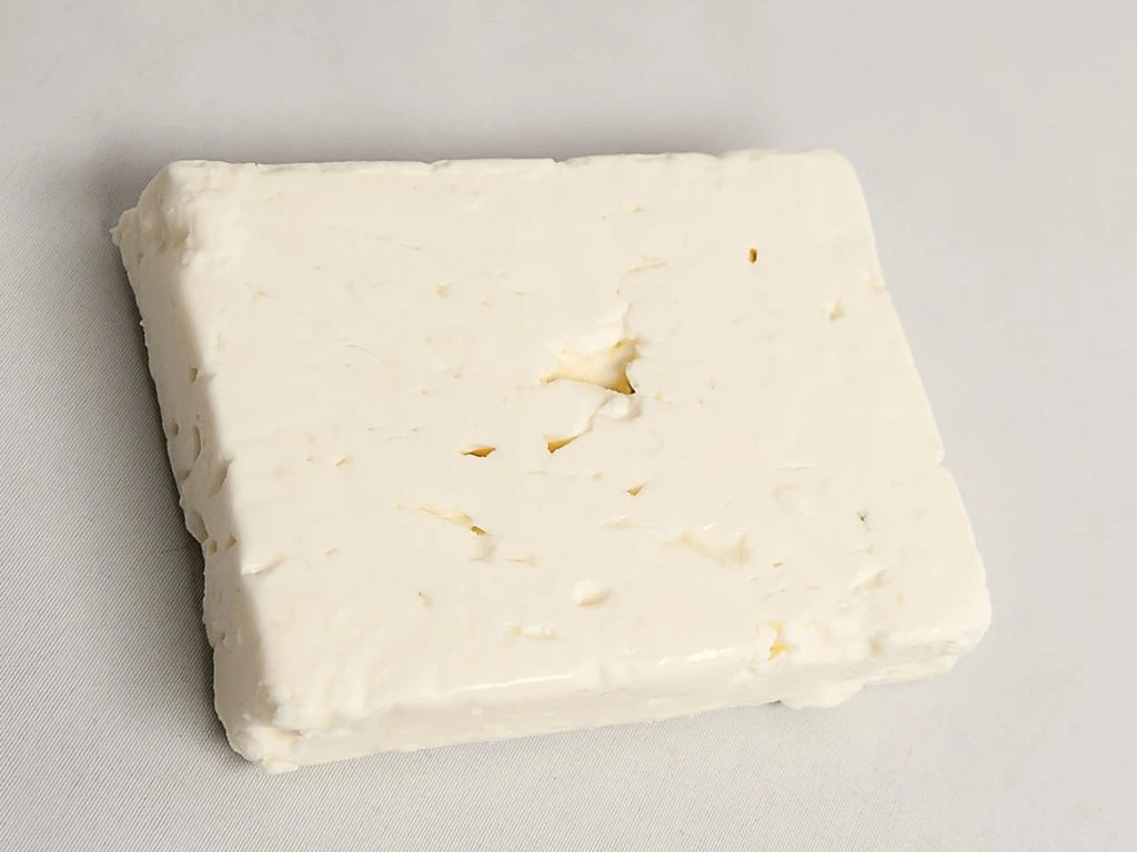Фета  (Feta PDO) – как выбрать сыр, идеи подачи и сочетания