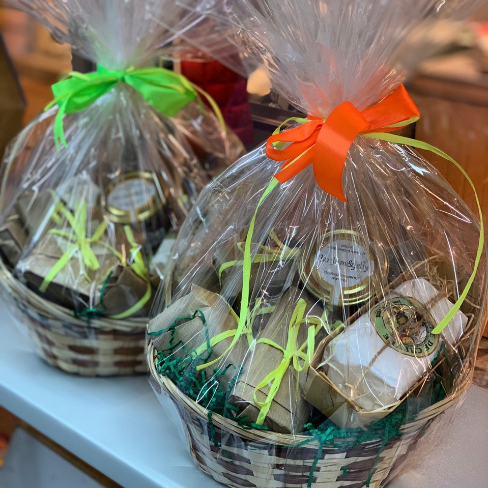 Многие уже сейчас заказывают подарки для любимых дам!