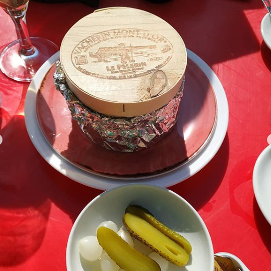 Пару слов о швейцарских сырных специалитетах, которые удалось попробовать во время поездки😱🧀