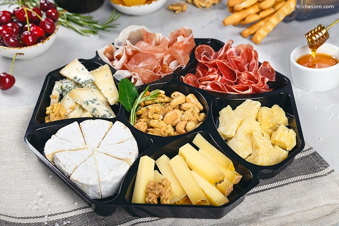 Оливье и селедка под шубой уже надоели? Тогда рекомендуем обратить внимание на наши сырные тарелочки