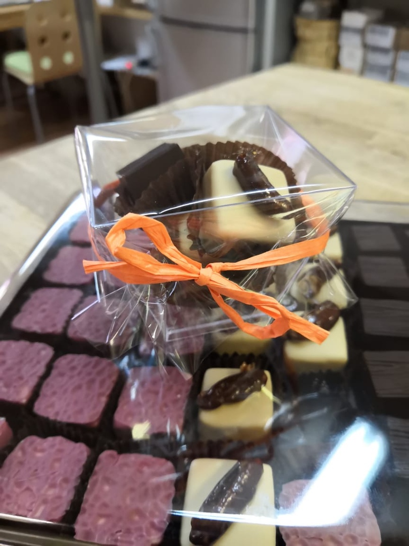 Упаковываем сырные конфетки для подарка 