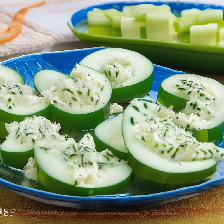 Огурцы с сыром