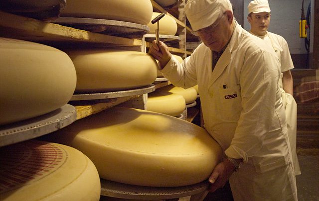 Как сыр попадает к нам в нашу сырную лавку?