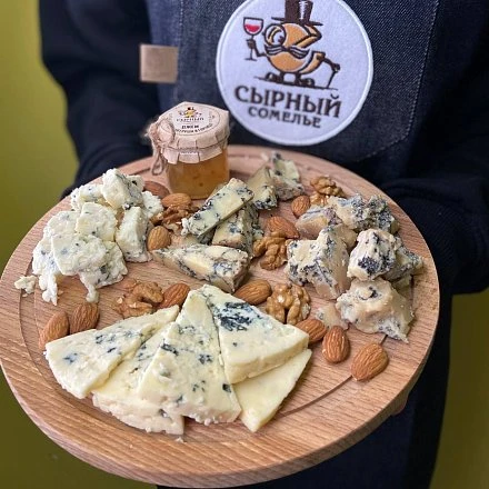 Сыроманы, 9 октября отмечается день сыров с плесенью!