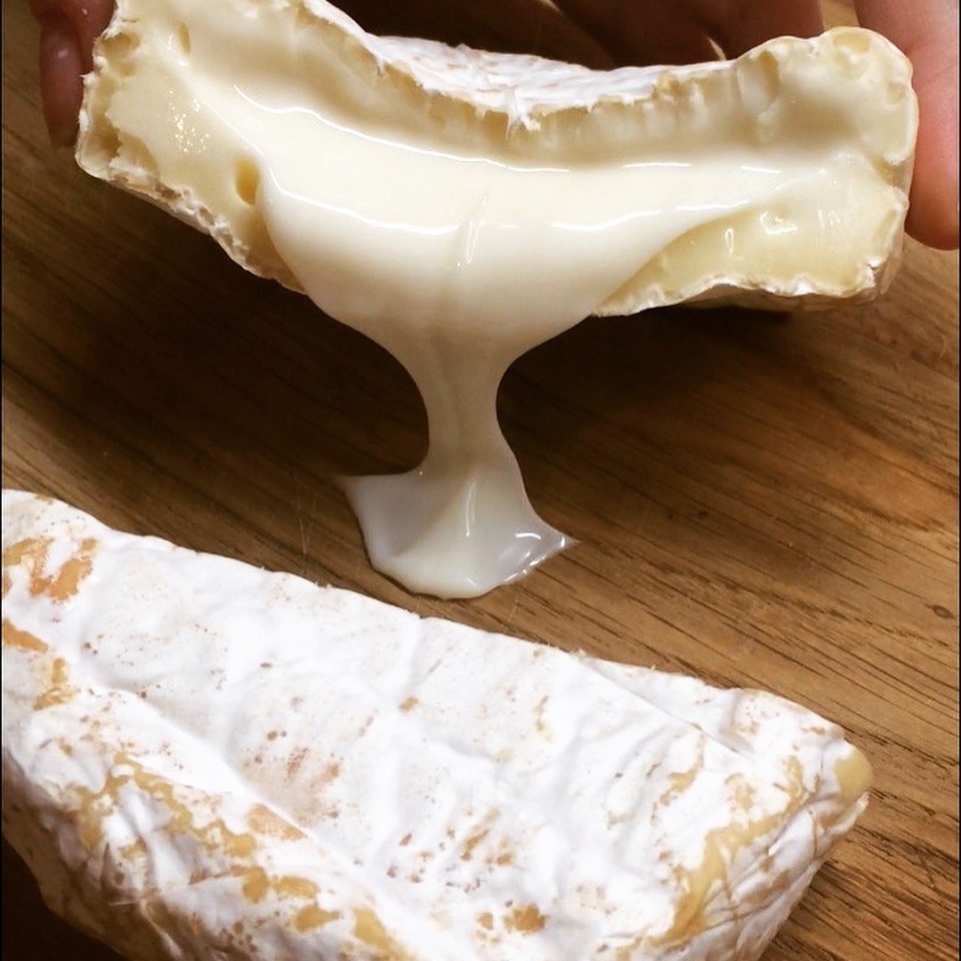 Очень часто наши гости просят подобрать им мягкий и нежный Камамбер,