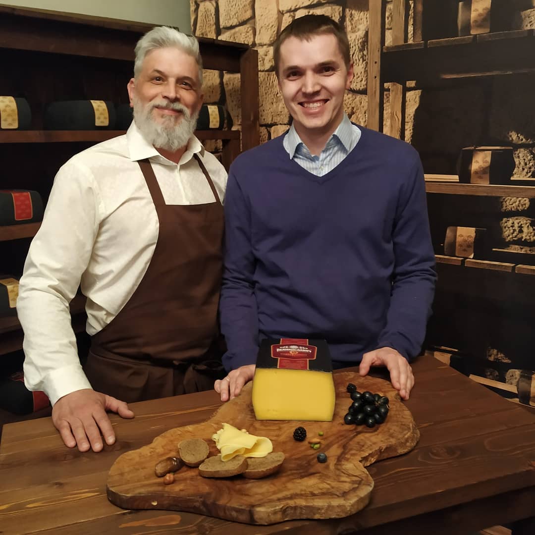 Вот так обычно проходят собеседования в нашу сырную лавку