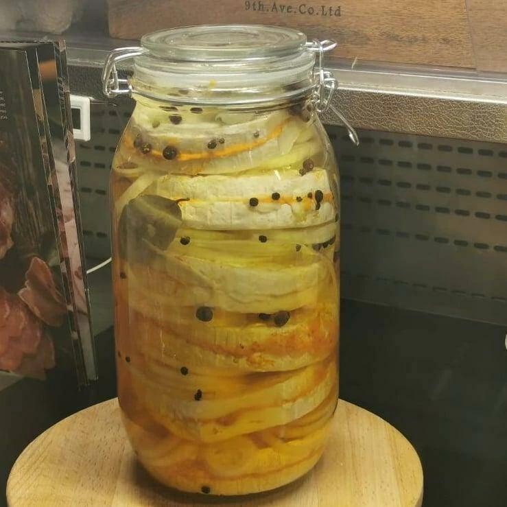 Маринованный камамбер!