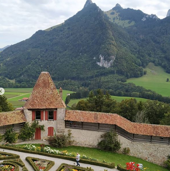 Город Грюйер - это скорее туристический город, чем сырный
