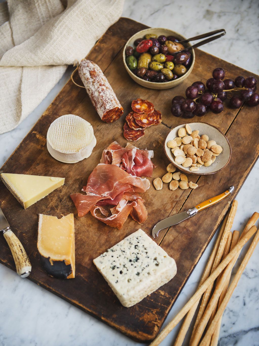 Мы с вами изучили почти все, что нужно знать о составлении сырных тарелок, мы молодцы!