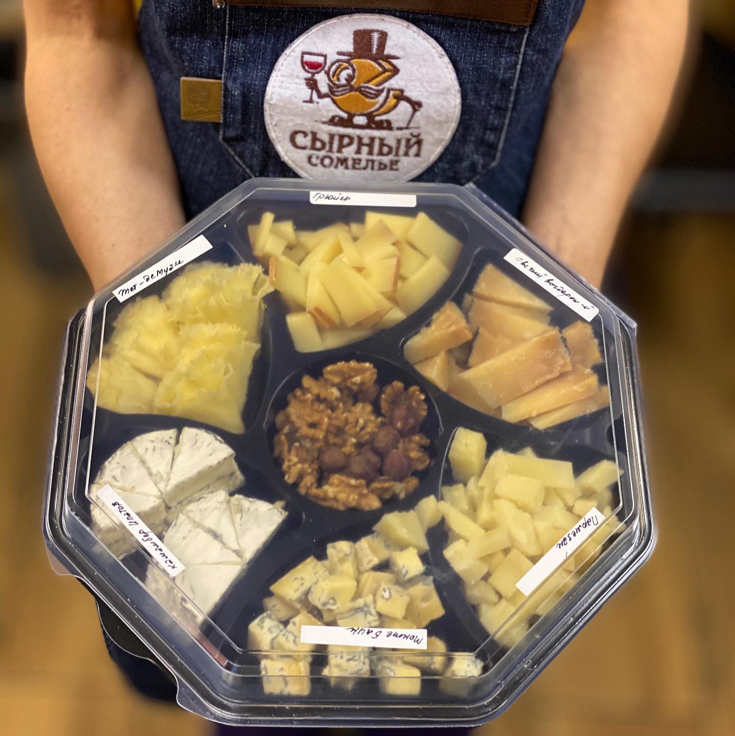 Вкуснейшая сырная тарелка к красному вину