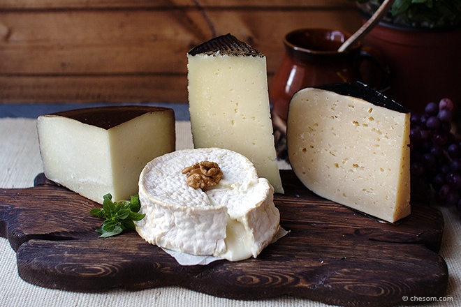 Козий и овечий сырный сет.