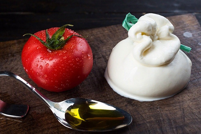 В Сырном сомелье снова в наличии свежайшая буррата! 