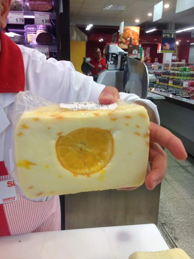 Вот такой сыр делают на Сицилии с добавлением апельсина