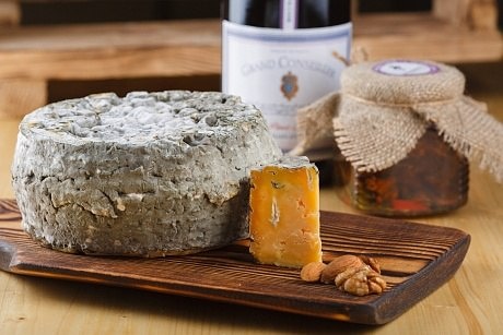 Можно ли в России использовать западные названия сыров, в частности, такие известные бренды, как Камамбер, Пармезан и т д? 