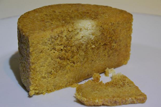 В Швейцарской деревне обнаружена головка сыра в возрасте 142 лет!