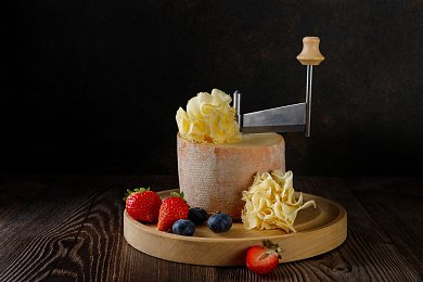 Сыр Тет-де-Муан серебряный 51% «Real Swiss Cheese»