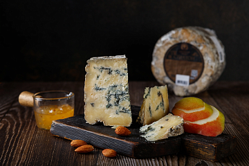 Сыр Стилтон Пиканте "Соболев Сыр"