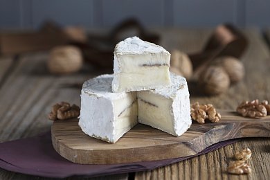 Сыр Брилья Саварен с трюфелем, 50%, Эко Вилладж 170гр