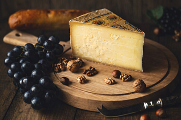 Сыр Грюйер резерв.12 месяцев 49% "Margot Fromages S.A"