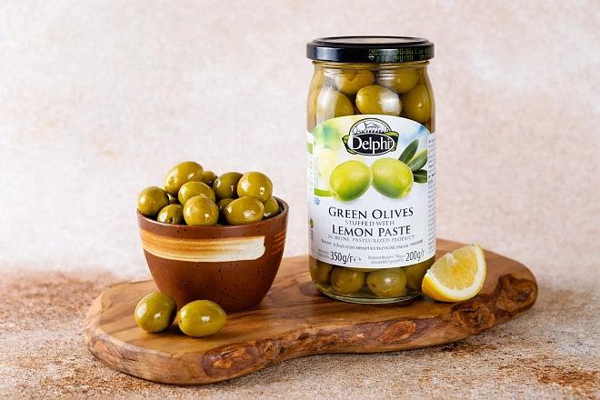 Оливки фаршированные пастой лимона в рассоле Delphi 350г