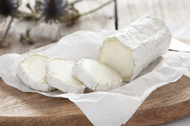 Сыр мягкий Мон Флер из козьего молока, 50%