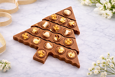 Шоколад молочный с орехами "Елка" 130г