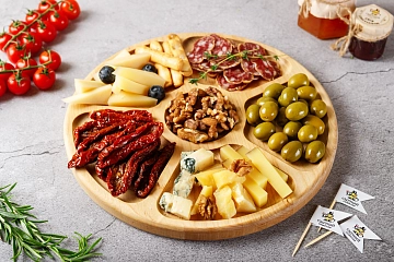 Менажница Панаро деревянная круглая 5 секций "Сырный Сомелье"