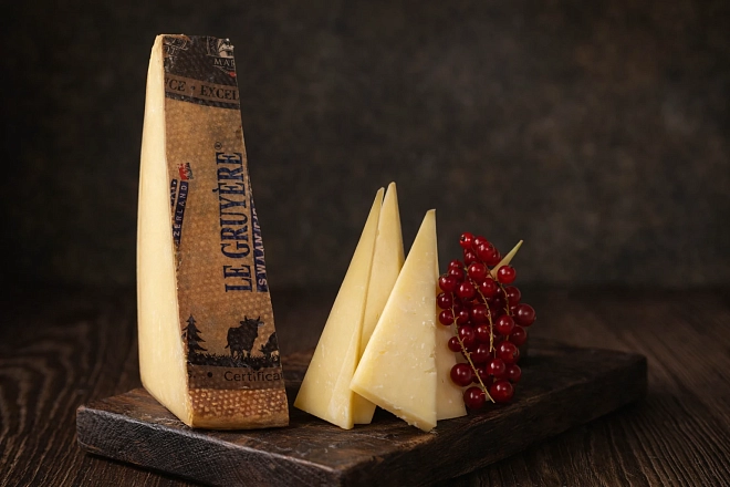 Сыр Грюйер Экселанс 49% «Margot Fromages S.A»