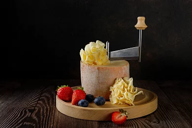 Сыр Тет-де-Муан серебряный 51% "Real Swiss Cheese"