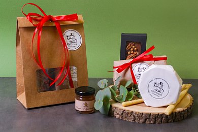 Подарок "Зимняя сказка: сыр и шоколад"