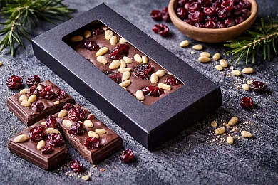 Шоколад темный с кедровыми орехами и клюквой «Сырный сомелье» 65г