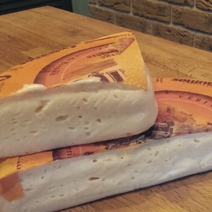 шом сыр с цветущей и мытой корочкой